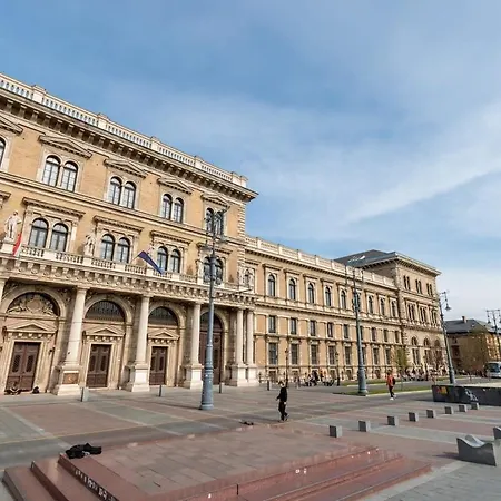 - New - Modern * Budapeşte