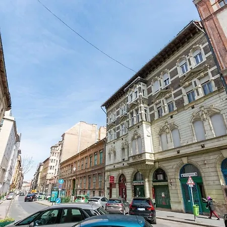 - New - Modern Lejlighed