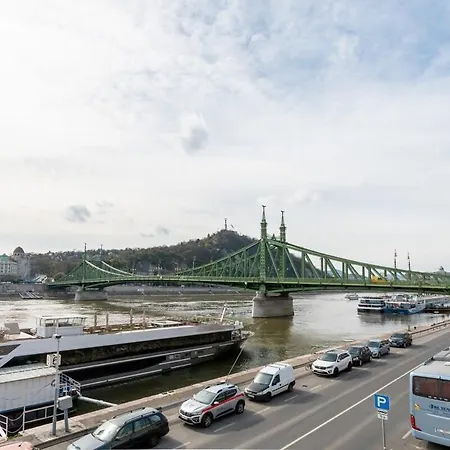 - New - Modern * Budapesta